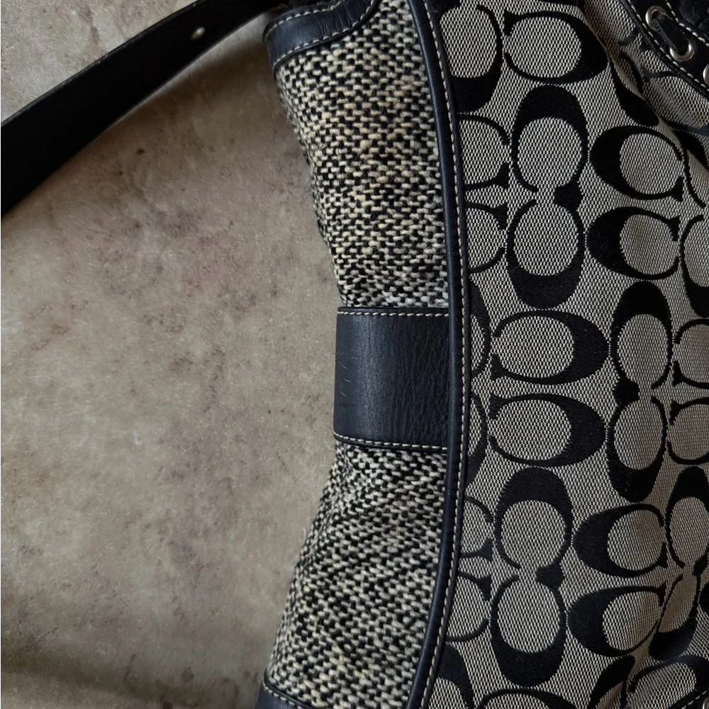 Coach F10425 Shoulder Bag - Picture 3 of 10